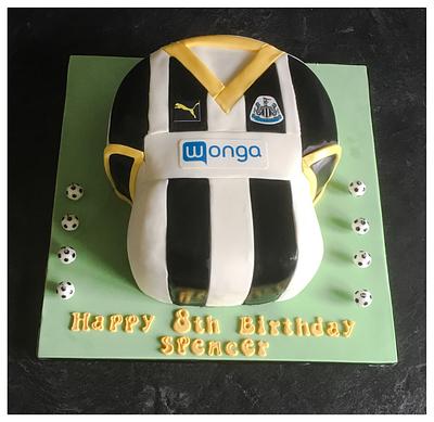 Newcastle United Football Shirt - Cake by Dinkyscakes