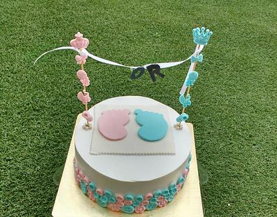 Baby shower  - Cake by kreamykreations