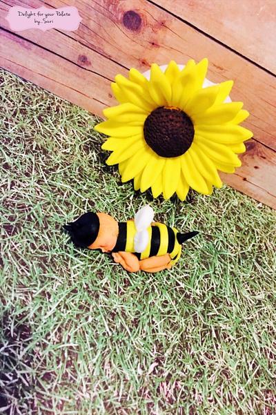 Baby Bee with Sunflower  - Cake by Delight for your Palate by Suri