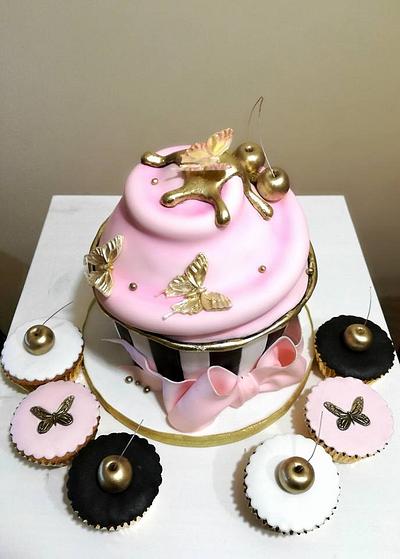 Giant cupcake - Cake by KamiSpasova