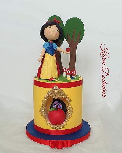 Snow White - Cake by Karen Dodenbier