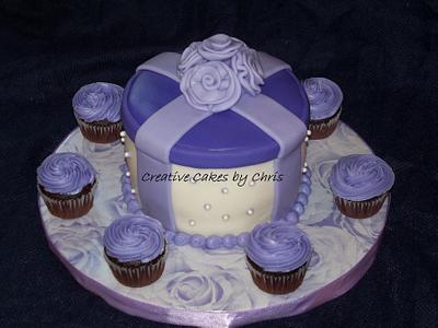 Small gift box and Cupcakes - Cake by Creative Cakes by Chris