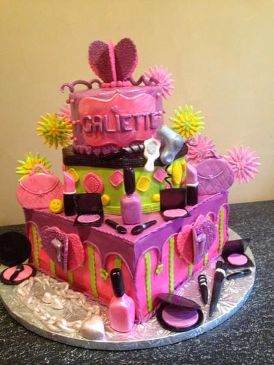 Accessories birthday cake - Cake by Latifa