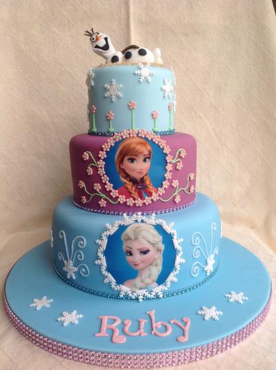 Olaf, Elsa and Anna  - Cake by Tiggylou's cakes 