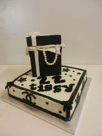 fashion gucci cake - Cake by Yummy Cake Shop