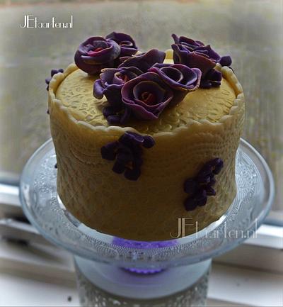 Purple and golden wintercake - Cake by Judith-JEtaarten
