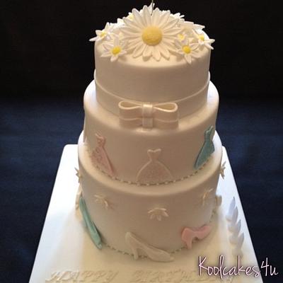 I love dress, shoes & Daisy white birthday cake  - Cake by Jen C