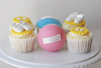 Baby Shower Gift Cupcakes - Cake by Lorraine