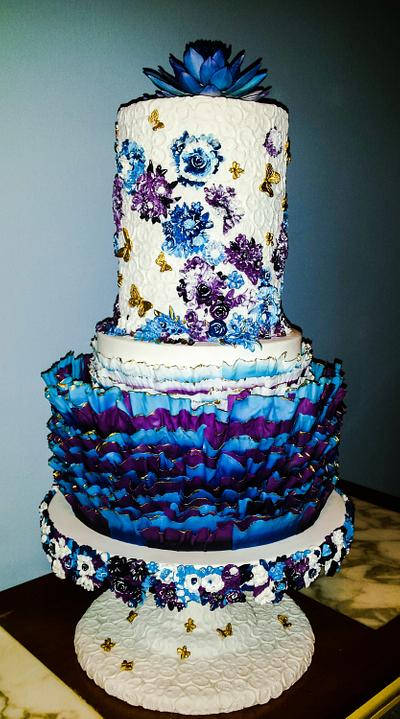 Matching wedding cake and cake stand - Cake by Tracy Karp
