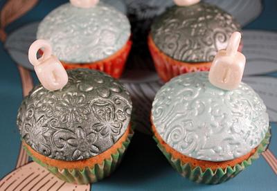 Christmas Bauble Cupcakes - Cake by SweetSensationsLancs