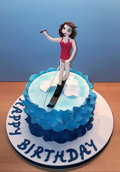 Lady water skiing - Cake by WhenEffieDecidedToBake