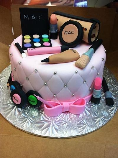 Cosmetic cake for a chic lady. - Cake by Ramonita