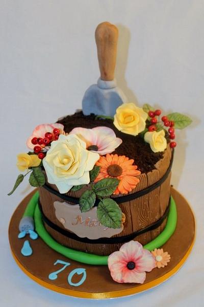 Flower Barrel Cake - Cake by Helen Campbell