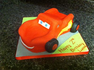 Car Cake in the style of Lightning McQueen - Cake by CatiesCakes