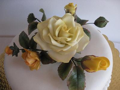 A bouquet of yellow roses for my Aunt Maria - Cake by Silvia Costanzo