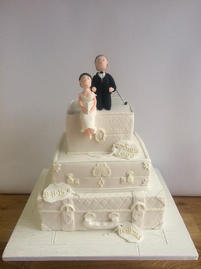 Suitcase Wedding case - Cake by Alanscakestocraft