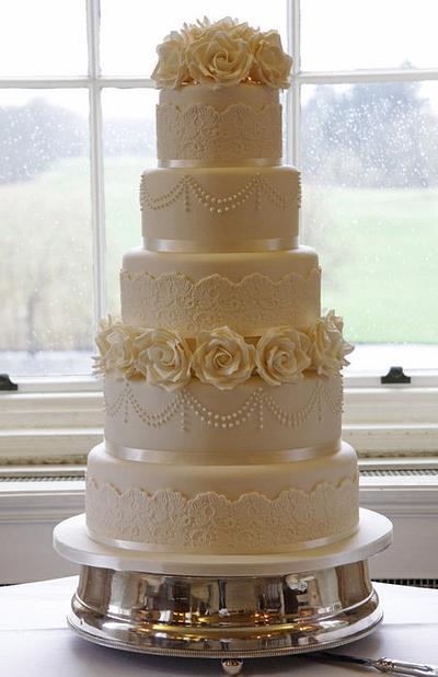 Final Wedding Cake of 2012  - Cake by barneysbakery