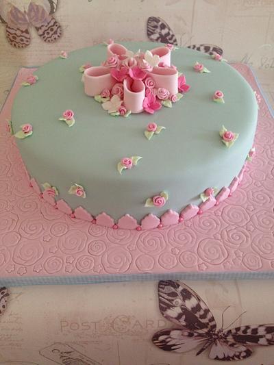Vintage mini rose cake - Cake by Sadie Smith