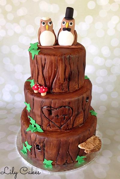 Tree stump wedding cake - Cake by LilyCakesNC