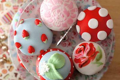 Kath Kidston inspired cupcakes ~hand painted~ - Cake by Hannah