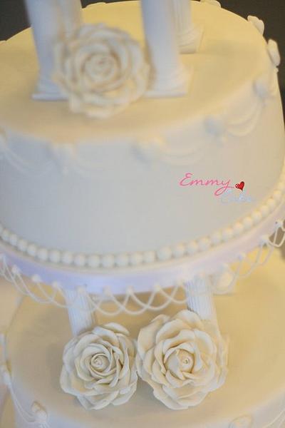 traditional wedding cake with pillars - Cake by Emmy 