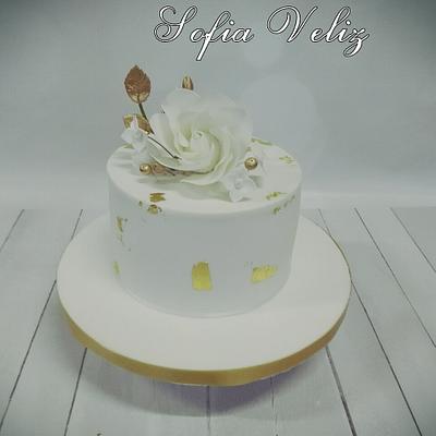 Rosa Blanca - Cake by Sofia veliz