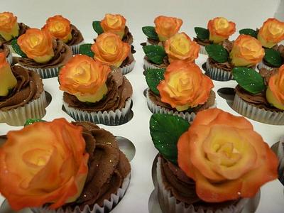 Rose Wedding Cupcakes - Cake by JB