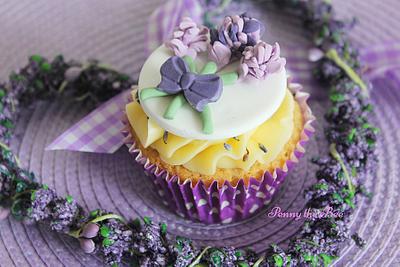A taste of Lavender - Cake by Penny the Bee