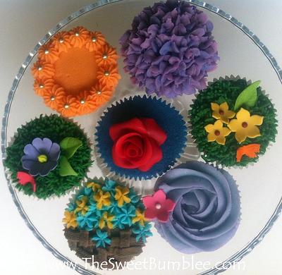 Vanilla Cupcakes with Almond Buttercream Icing and Fondant Decorations - Cake by TheSweetBumblebee