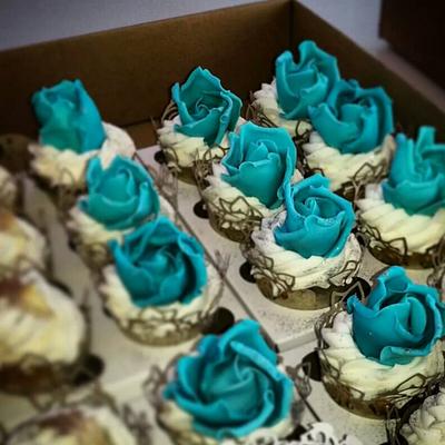 Rose cupcakes - Cake by Shuheila Manuel