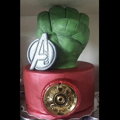Avengers Cake Topper  - Cake by Jenn Szebeledy  ( Cakeartbyjenn_ )