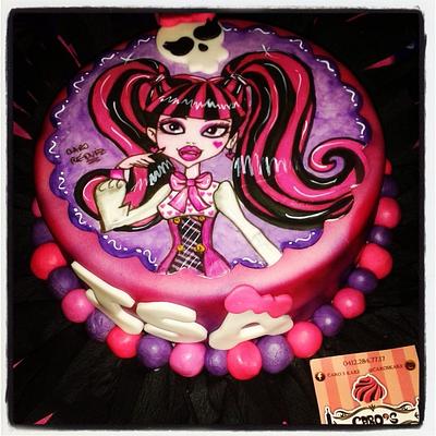 Hand Painted Monster High cake - Cake by Carolina Requiz