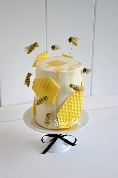 Bee Cake - Cake by Susanne Zöchling