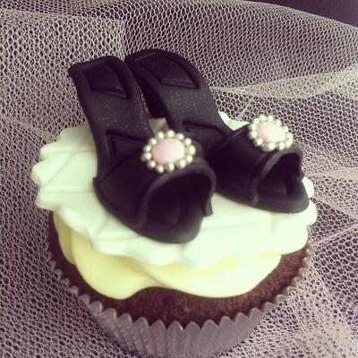 Chanel - Cake by Fem Cakes