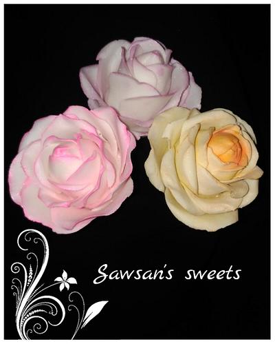 Gumpaste Roses - Cake by Sawsan's sweets