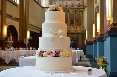 Wedding cake - Cake by Nivia