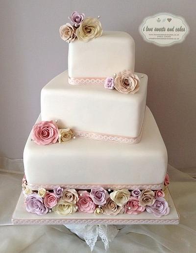 Modern Vintage Wedding cake <3 - Cake by Vicki Graham