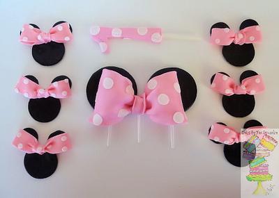 Minnie Mouse Ears/bows Cake topper - Cake by Yari 
