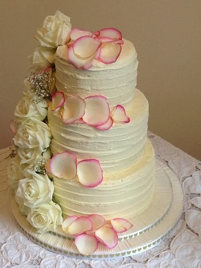 Roses, roses and more roses - Cake by Alison Cowan