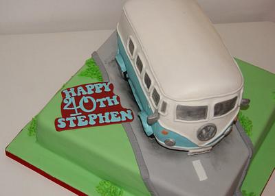 Volkswagen camper van - Cake by thesweetlittlecakery