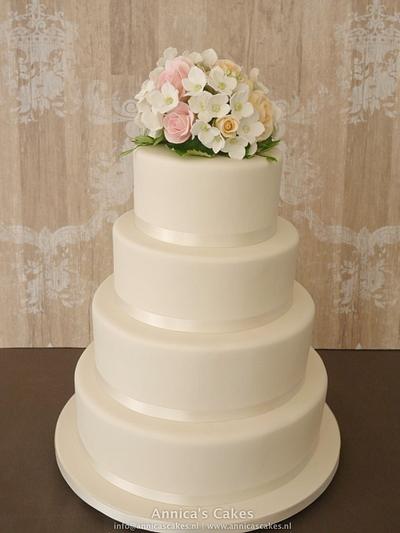 Classic wedding cake - Cake by Annica