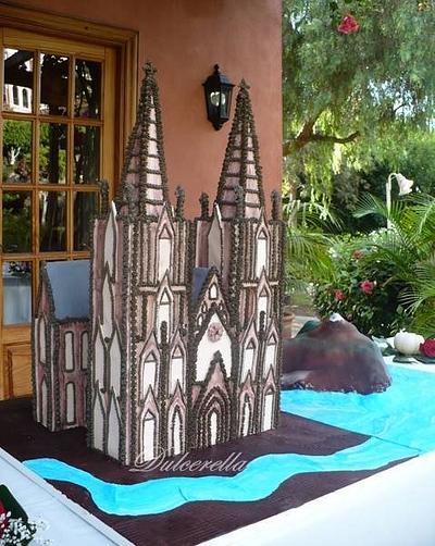 Cologne Cathedral - Cake by Dulcerella Cakes