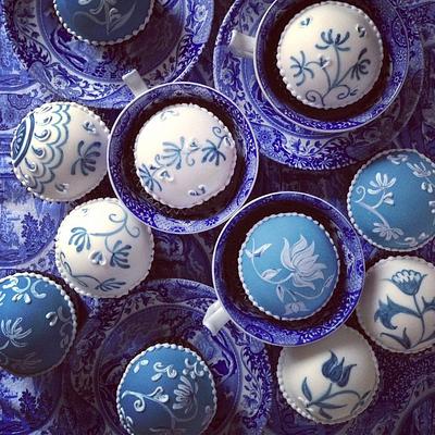 blue china - Cake by Artful Bakery