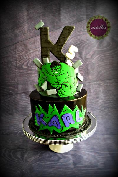 The Incredible Hulk - Cake by miettes