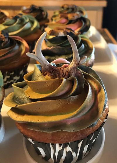 Camouflage cupcakes - Cake by Sweet Art Cakes