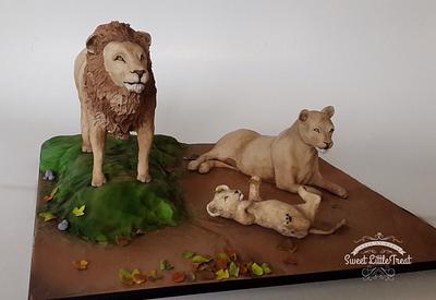Lion family - Cake by Sweet Little Treat