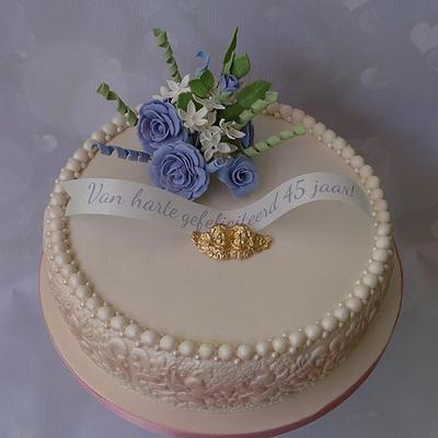 Romantic cake wedding celebrating 45 years. - Cake by Janny Bakker