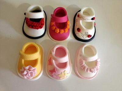 tiny Toes - Cake by Shereen