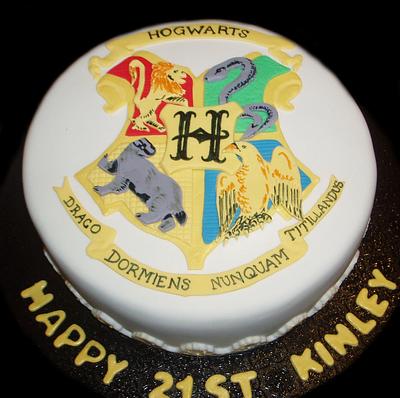 Harry Potter Hogwarts Crest Cake - Cake by Nada