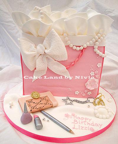Fashion birthday cake - Cake by Nivia